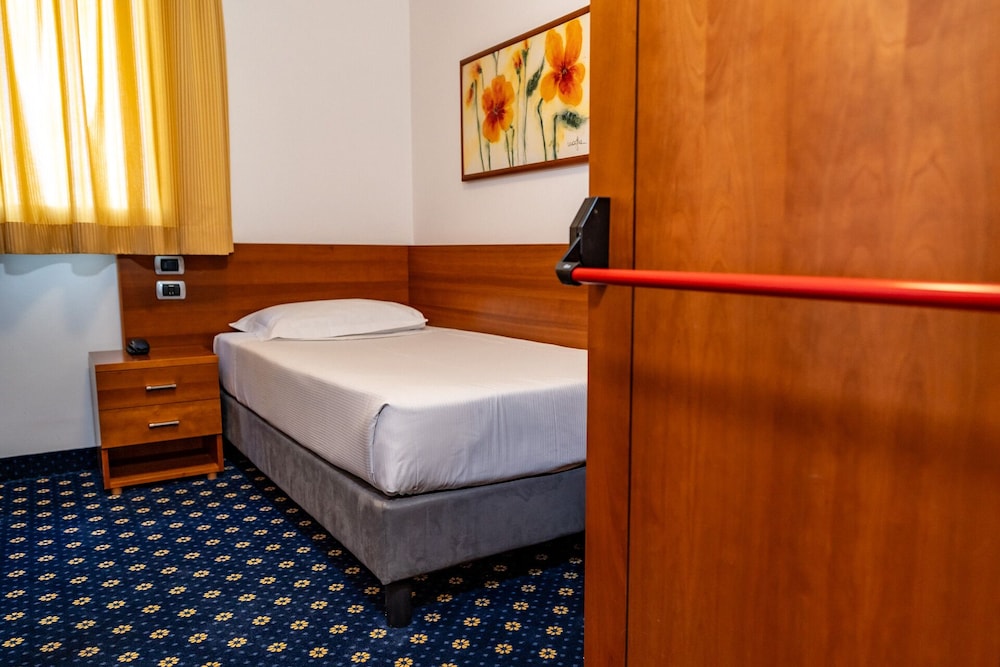 Single Room, Accessible photo 3