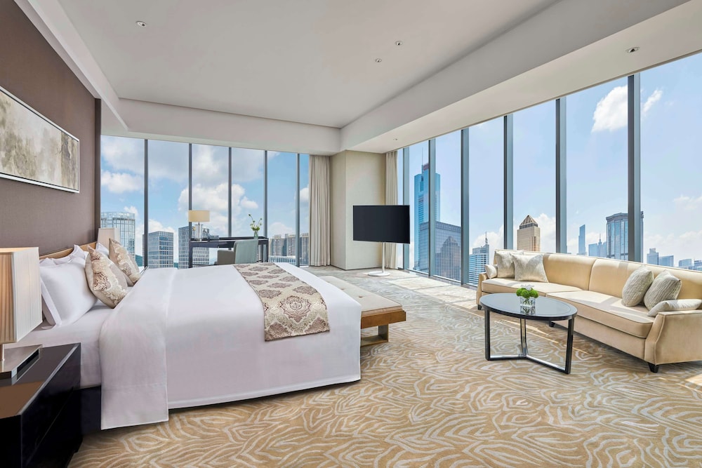 Presidential Suite, Club Lounge Access