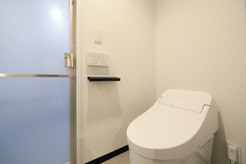 Moderate Twin Room, Non Smoking - Photo 9