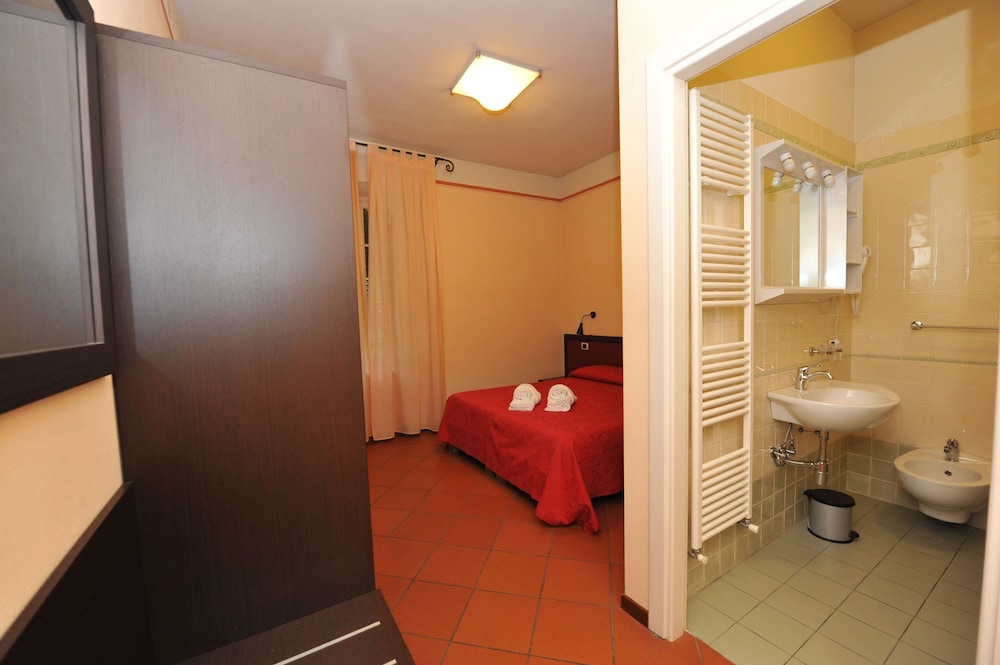 Classic Double or Twin Room, Non Smoking photo 1