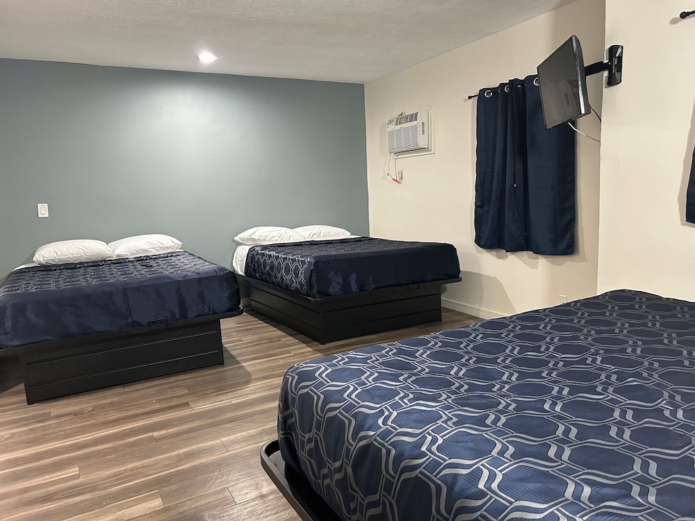 Basic Room, Multiple Beds