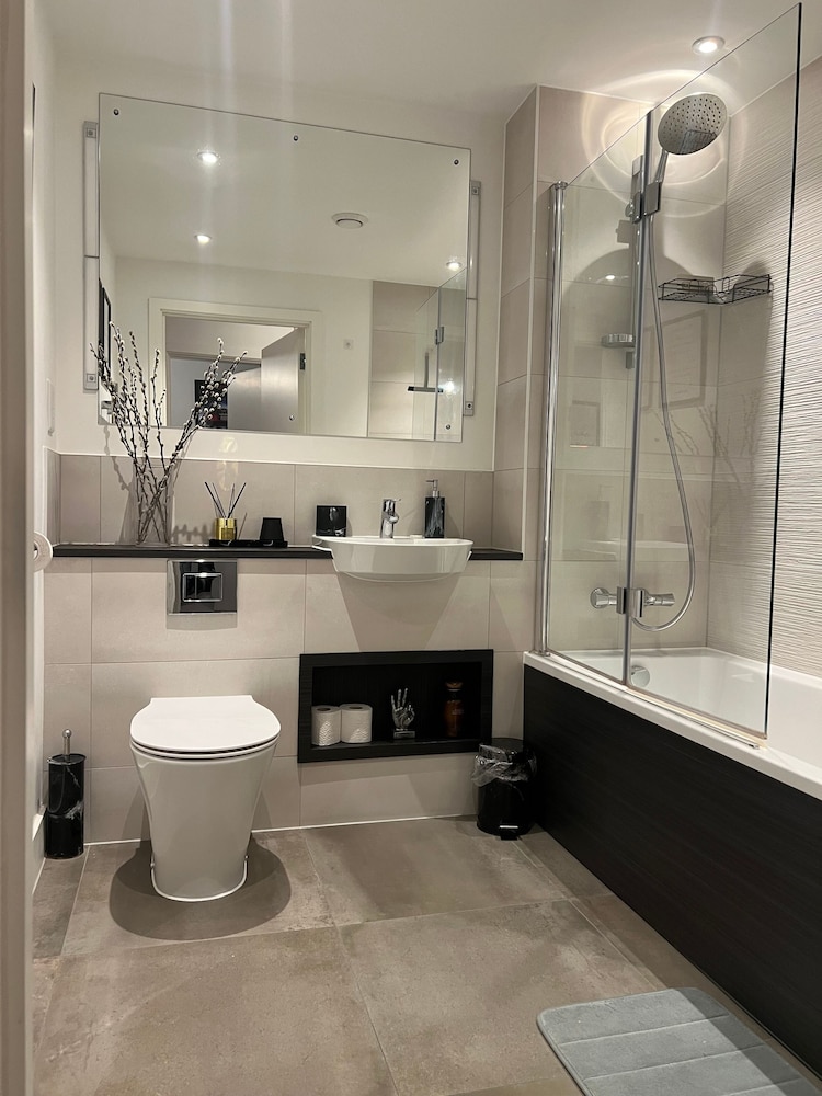 Modern 1-bed Apt in Harrow Near Heathrow Airport & Wembley, Bilde 13