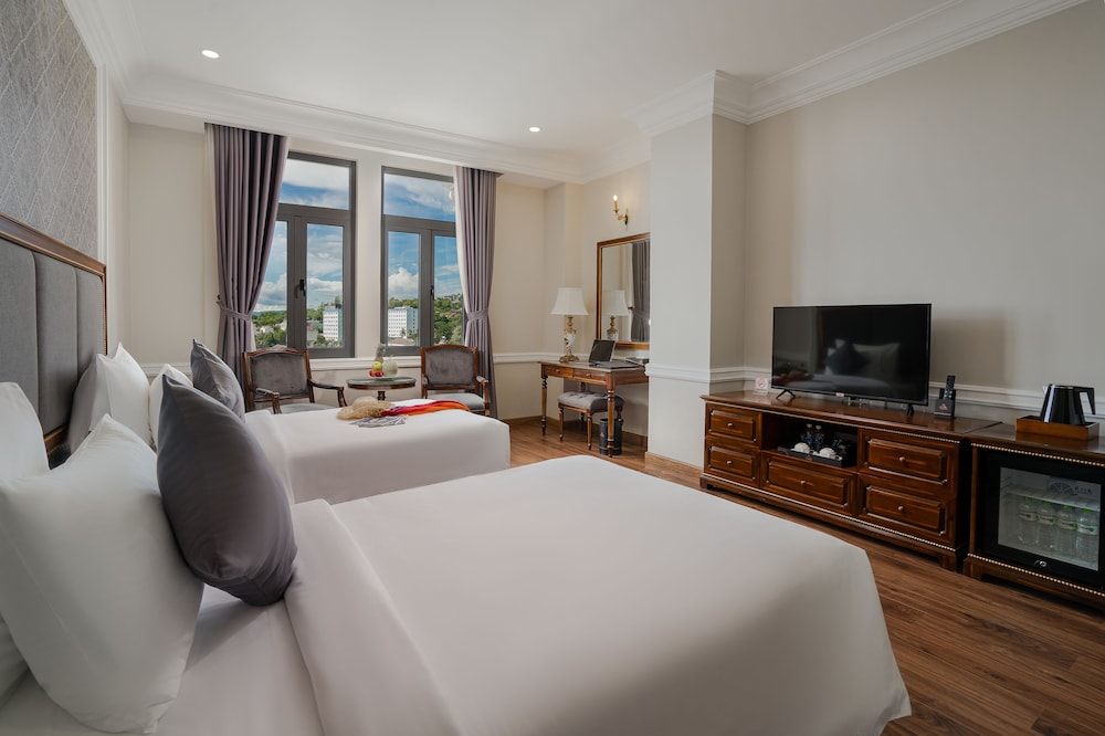 Deluxe Room, City View - Photo 8