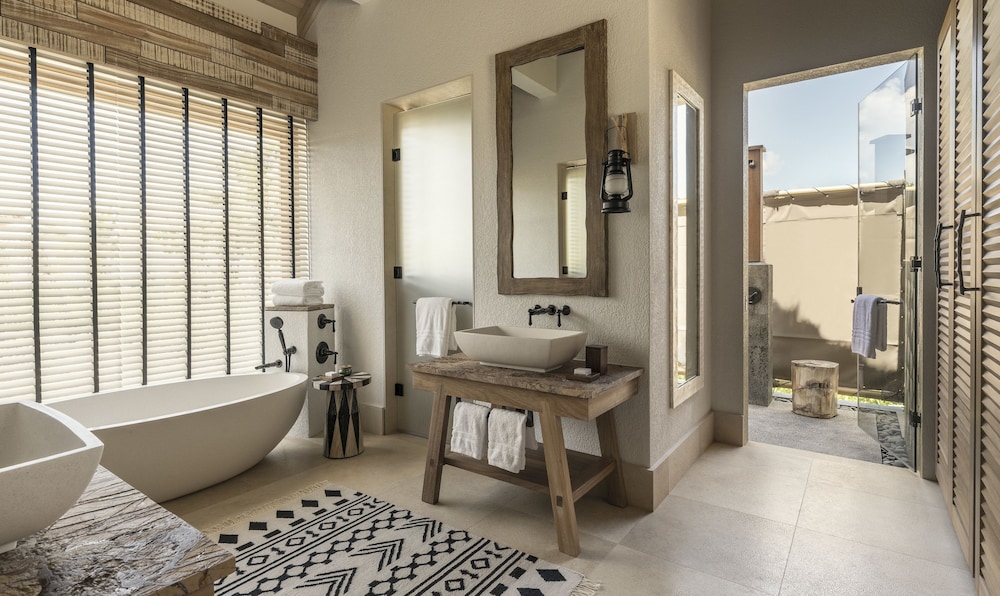 Villa, 1 King Bed, Ocean View (pool)