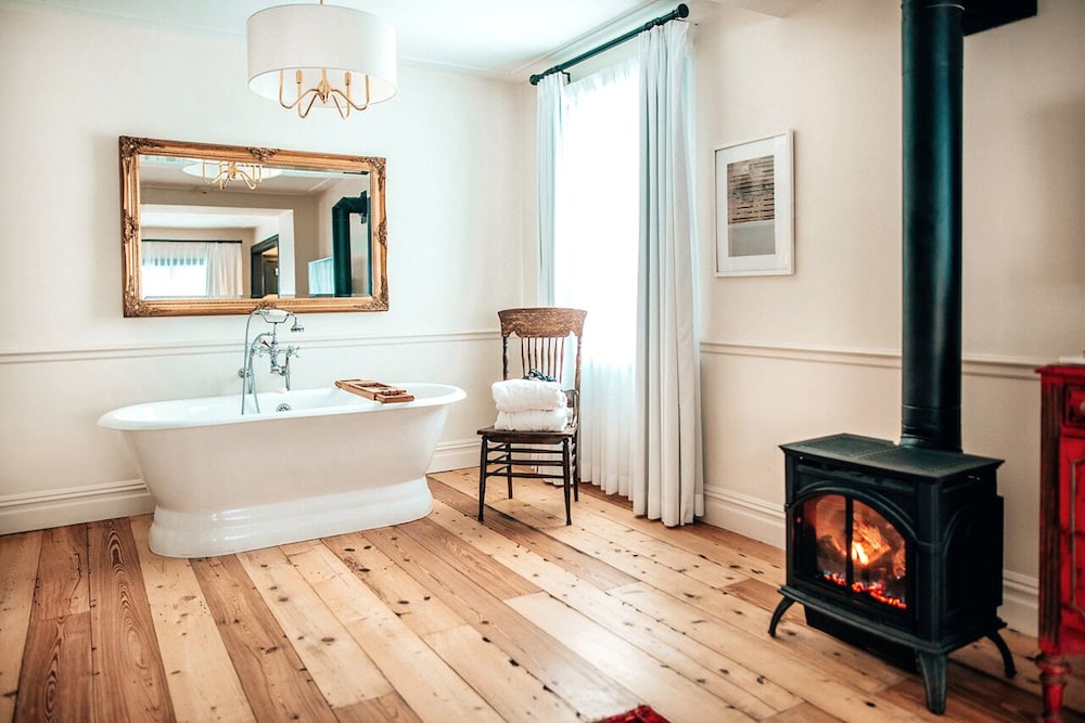 Luxury Suite (Carriage House Luxury Suite)