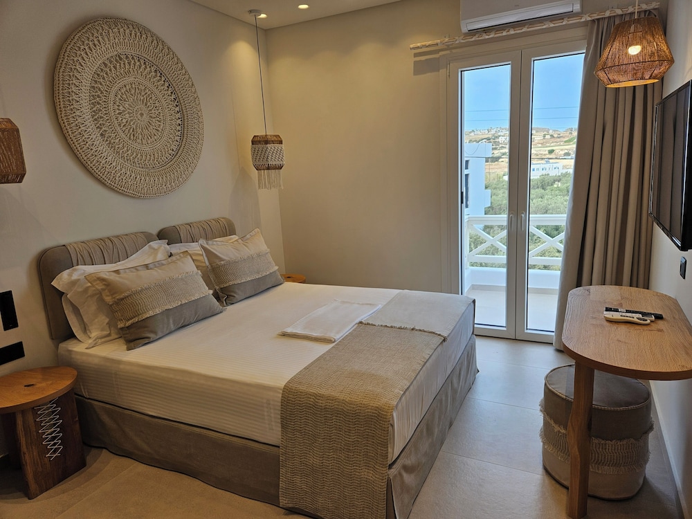 Deluxe Suite, City View