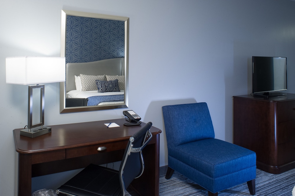 Standard Room, 1 King Bed, Non Smoking - Photo 3