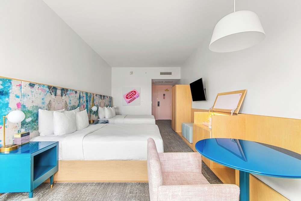 Deluxe Room, 2 Queen Beds, Balcony, photo 6
