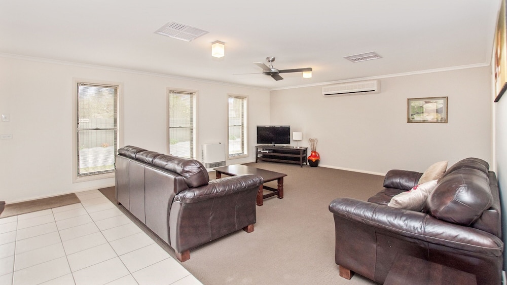 Apartment photo 3