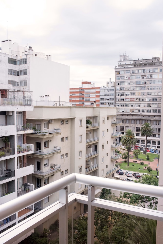 Standard Triple Room, Balcony, City View photo 3