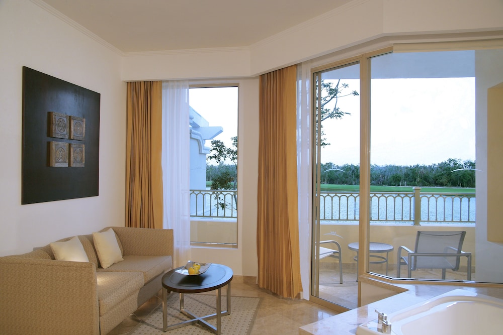 Superior Junior Suite Golf Course View with Golf Cart Included thumbnail 6