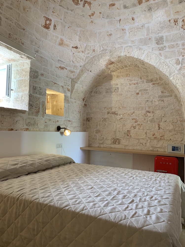 Comfort Room, 1 King Bed with Sofa bed, Courtyard View photo 2