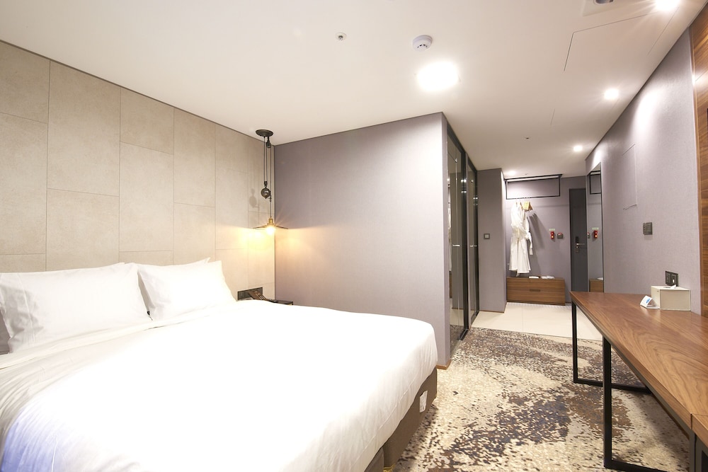 Run of House (Room Type Randomly Assigned) photo 1