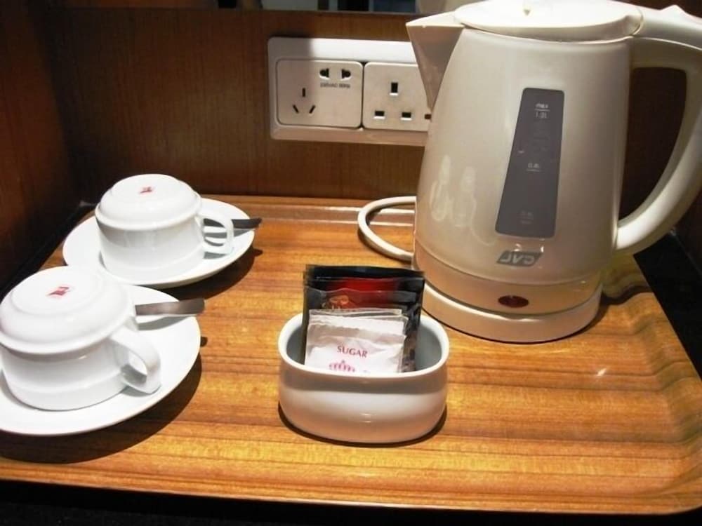 Family Room - 1 Double Bed and 1 Single Bed photo 3