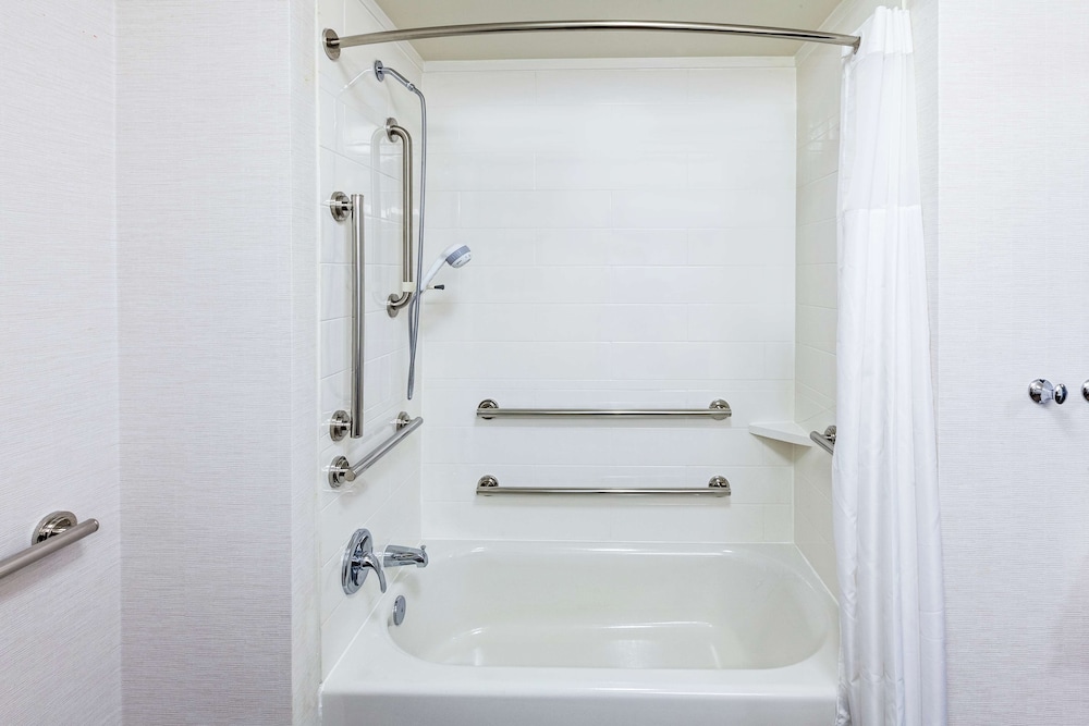 Room, 1 King Bed with Sofa bed, Accessible, Bathtub (Refrigerator) - Photo 2