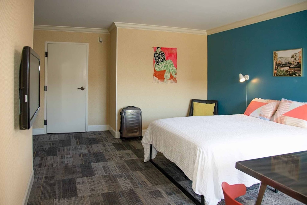 ADA- Queen Room with Ensuite - Photo 1