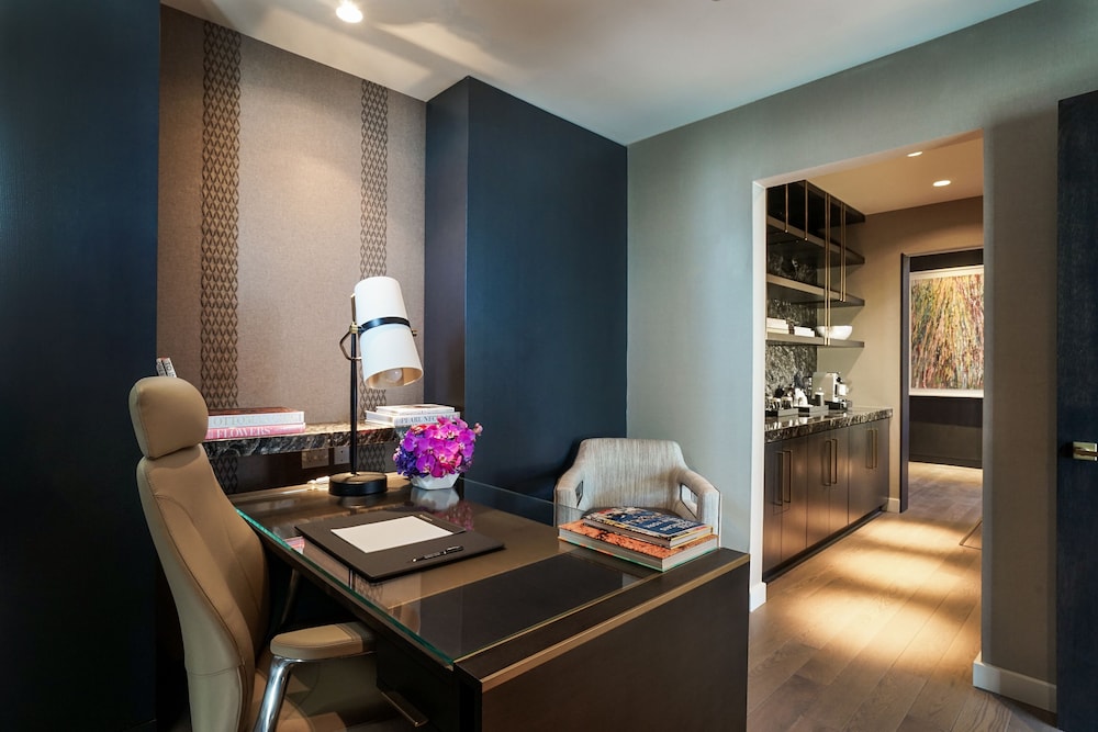 Suite, 1 Twin Bed, Non Smoking (Constellation)