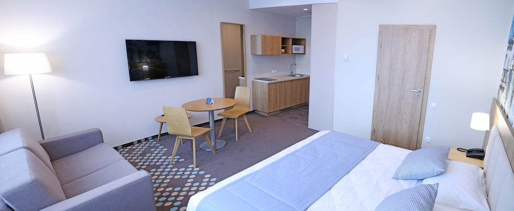 Family Studio, 1 King Bed with Sofa bed, Kitchenette, City View