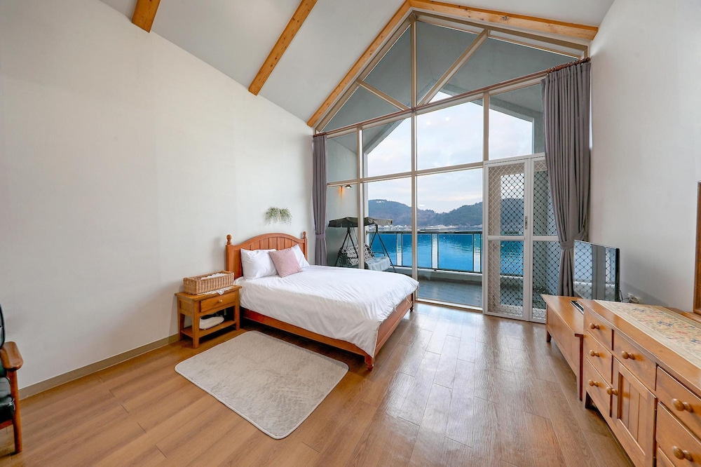 Basic Room, 1 Bedroom (202 (Oceanview)) - Photo 5