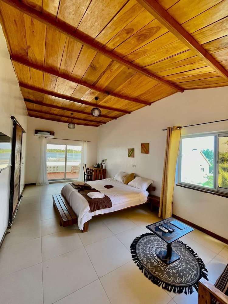 Comfort Suite, Multiple Beds, Non Smoking, Lake View photo 1