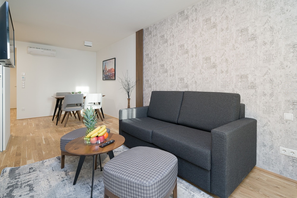 Deluxe Apartment (Top 16)