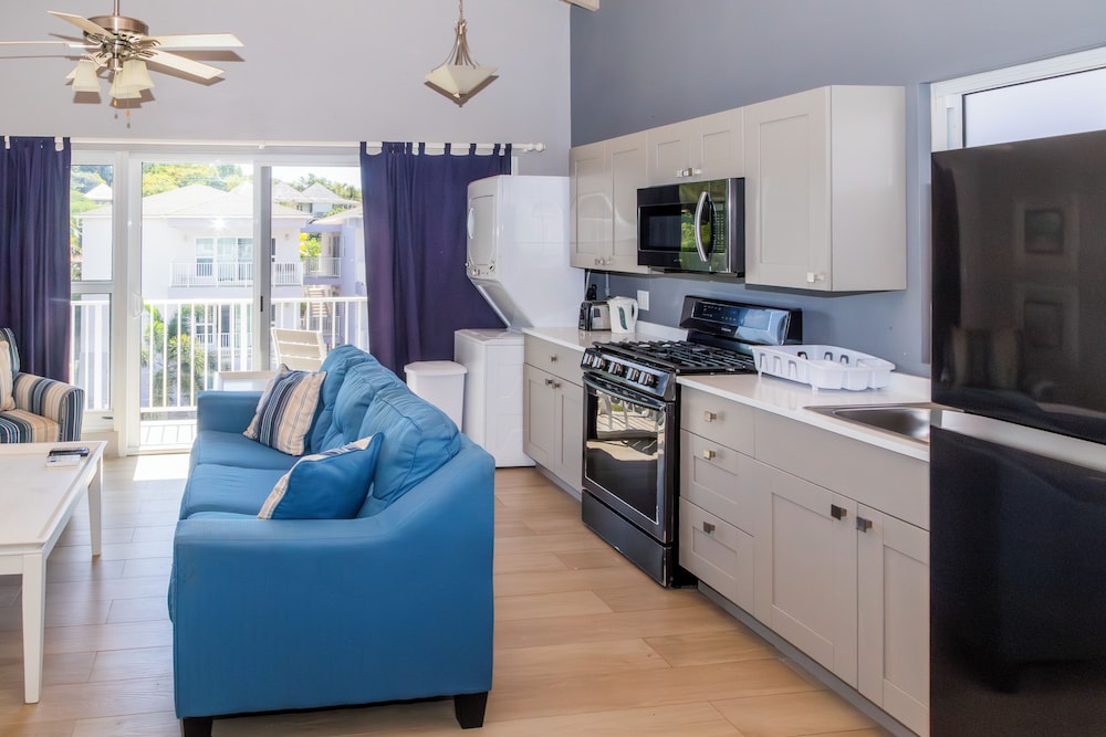 One Bedroom Apartment with Garden & Ocean View - C301