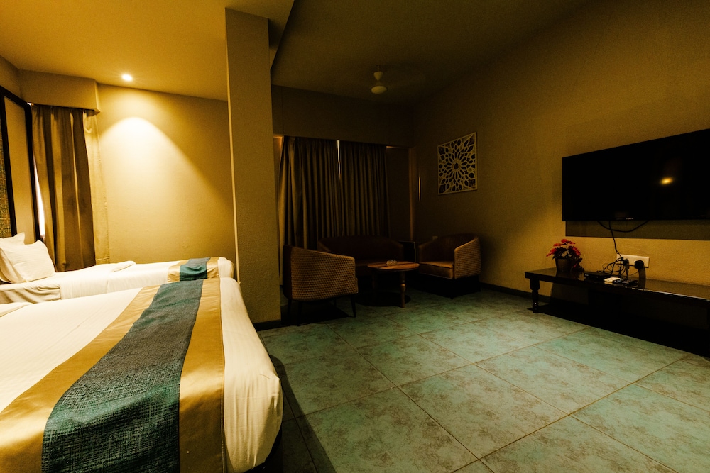 Family Room - Photo 4