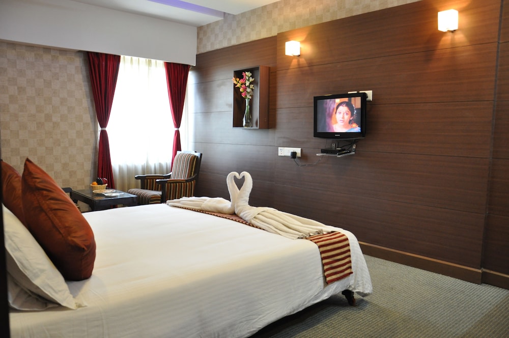 Executive Suite - Photo 2