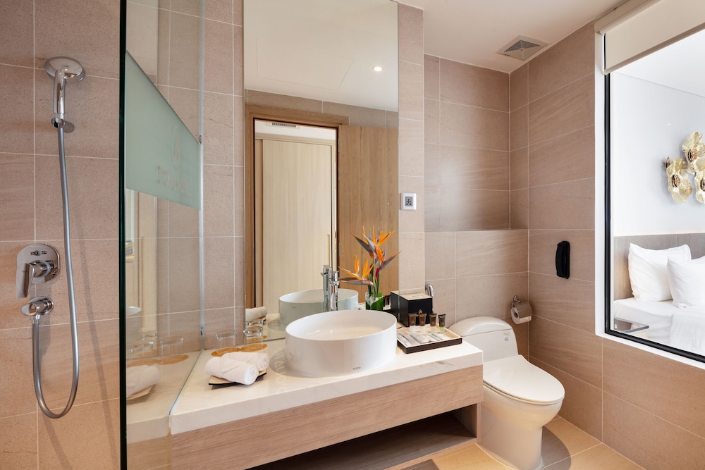 Deluxe Twin City View - Free Hair Washing - Photo 4