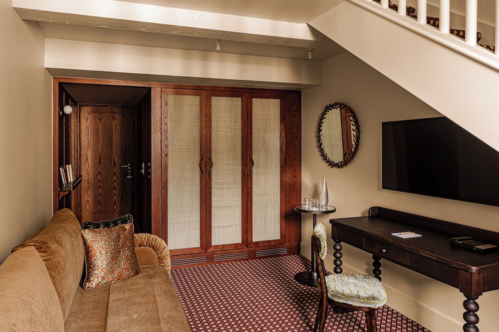 Junior Suite, Connecting Rooms (Component Suite)