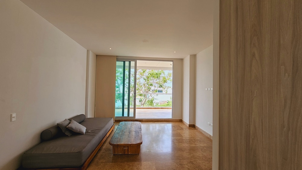 Apartment photo 2