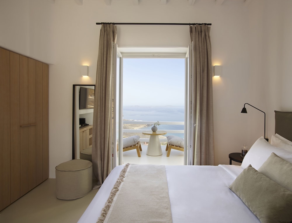 Deluxe Sea View Jacuzzi - Photo 2