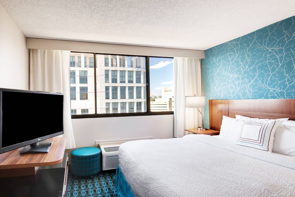 Room, 2 Queen Beds (Mobility/Hearing Access, Roll-in Shwr) - Photo 4