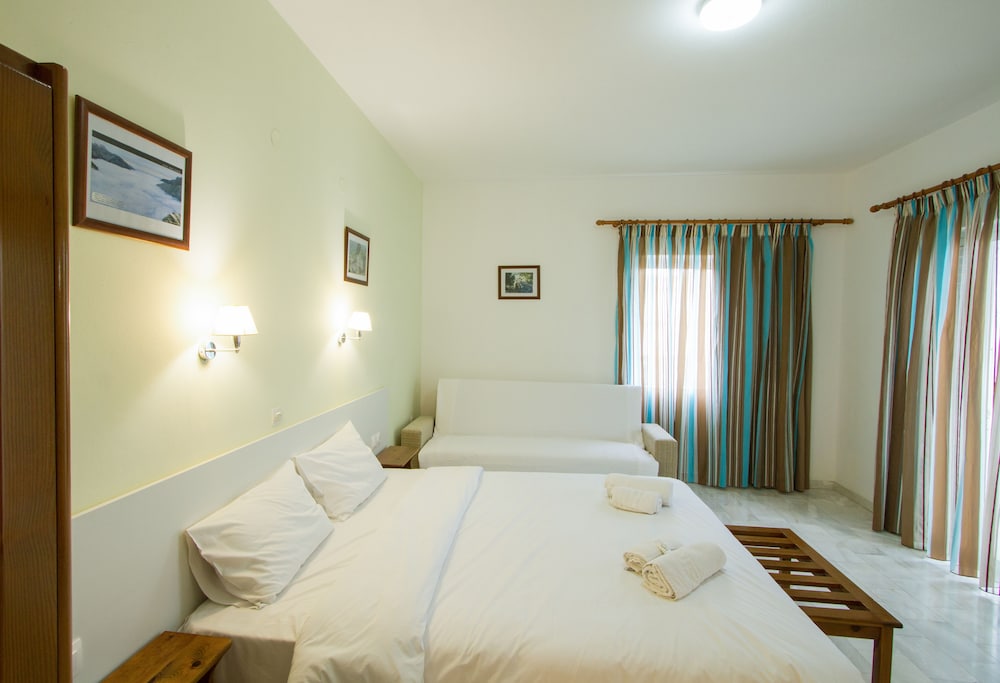 Standard Triple Room photo 3