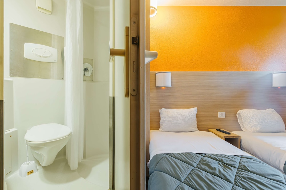 Standard Room, 2 Twin Beds - Photo 6
