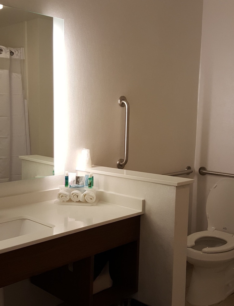 Suite, 2 Queen Beds, Accessible Bathtub (Mobility) photo 3