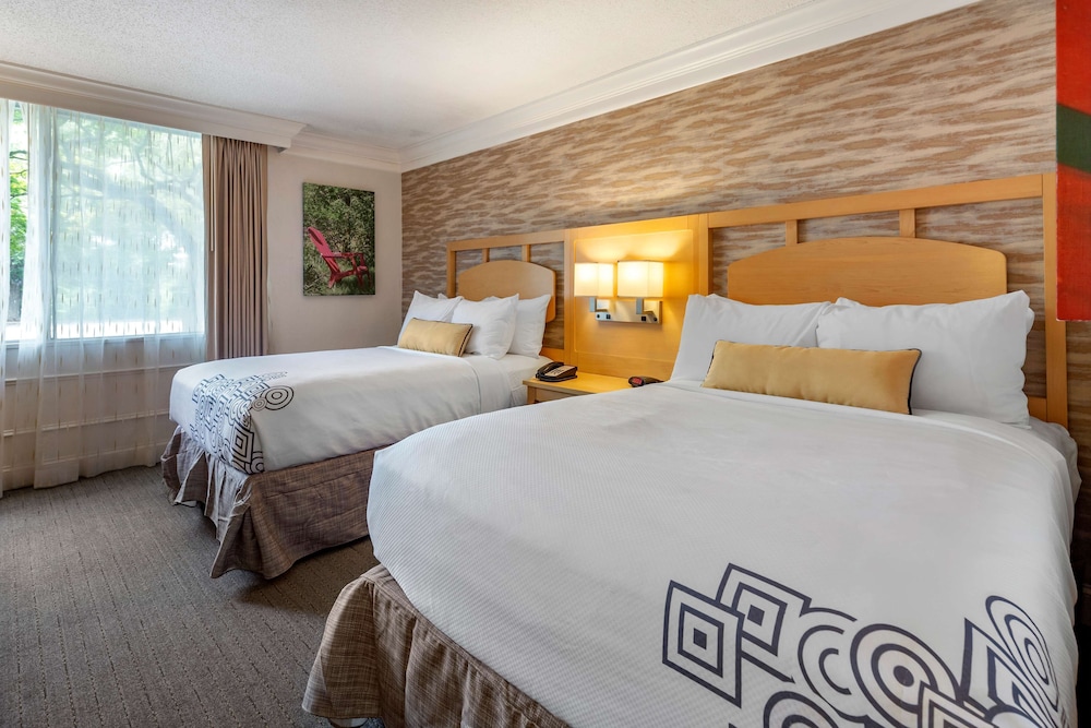 Standard Room, 2 Double Beds, Accessible, Bathtub