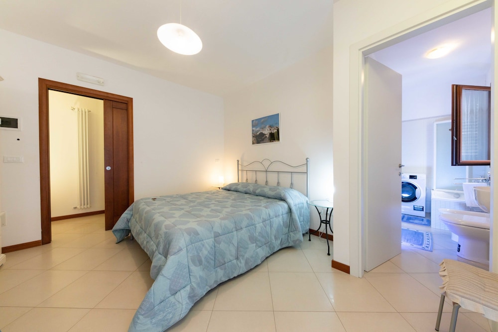 Classic Triple Room, Balcony photo 3