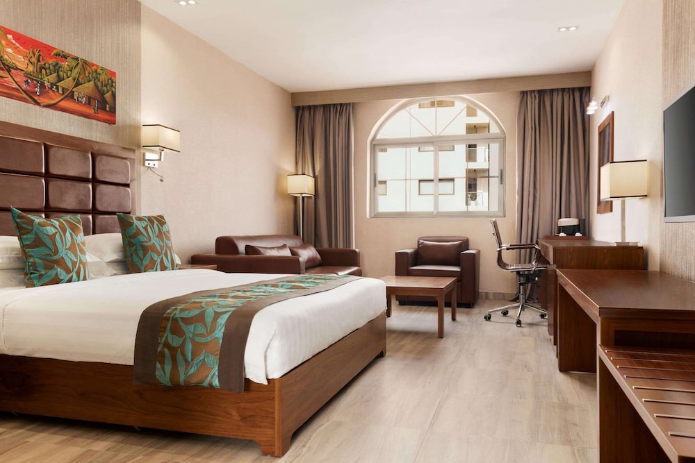 Standard Room, 1 Queen Bed, Non Smoking photo 2