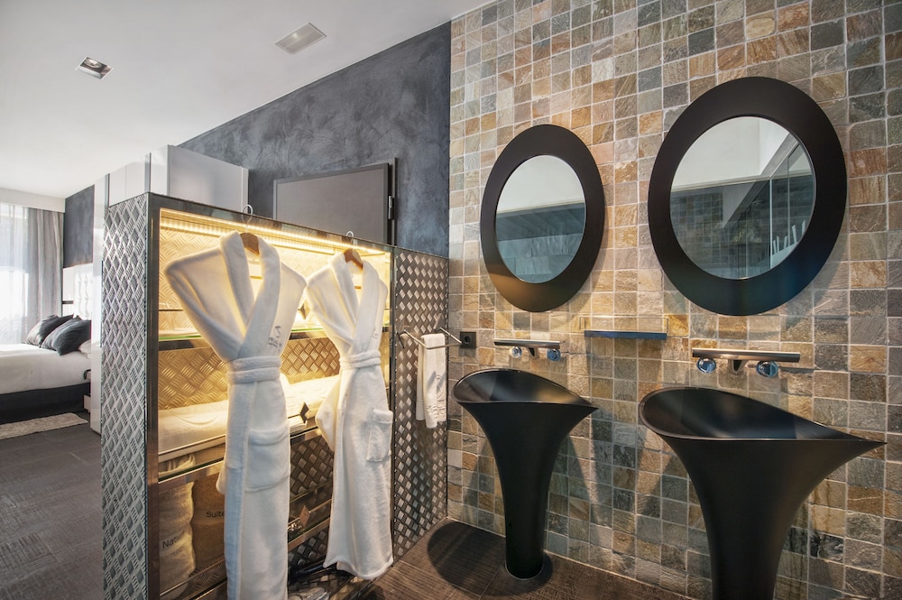 Suite, Jetted Tub photo 2