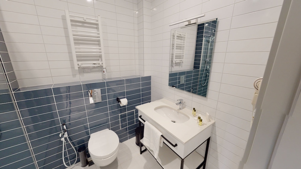 Standard Double Room - Photo 13