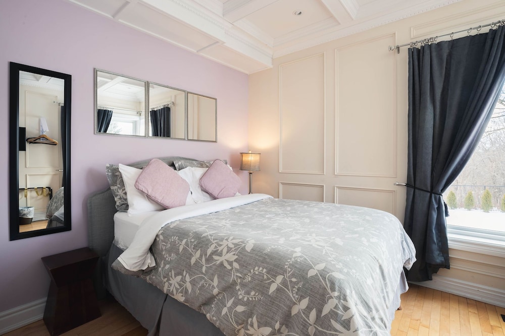 Economy Double Room, Ensuite, Pool View (Main Floor)