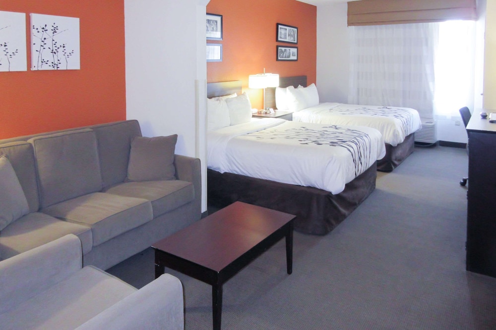 Suite, 2 Queen Beds, Non Smoking - Photo 2