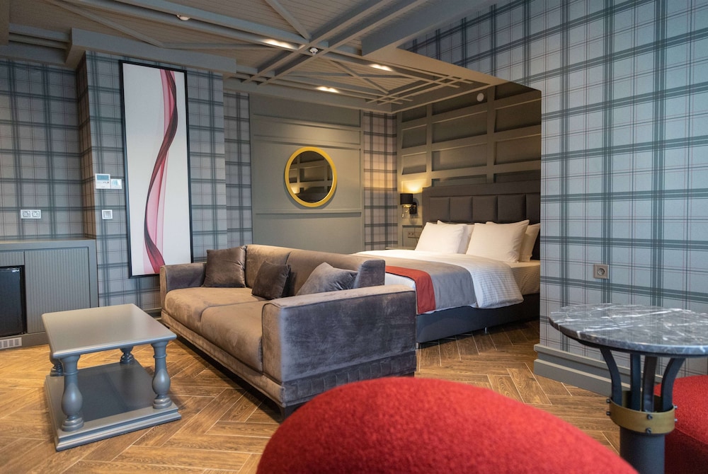 Deluxe Room, 1 King Bed, Non Smoking - Photo 1