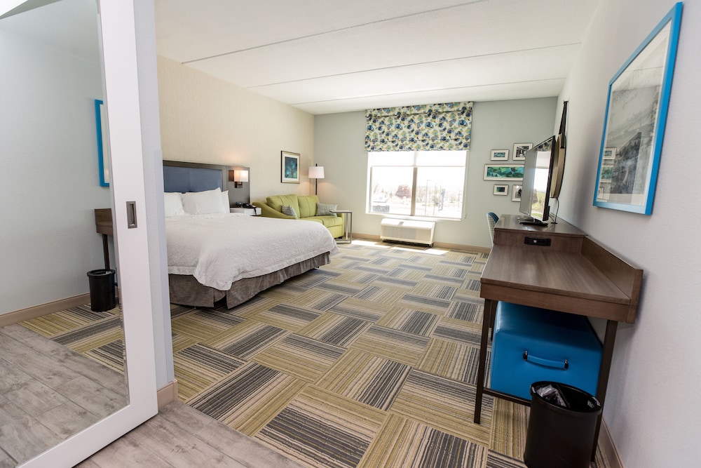 Room, 1 King Bed with Sofa bed, Accessible, Bathtub - Photo 3
