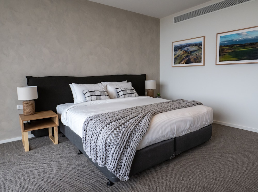 Peninsula Room photo 1