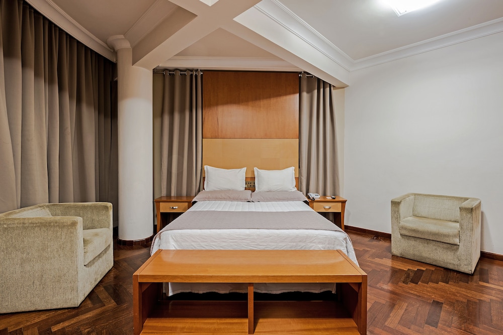 Luxo com cama de casal photo 2
