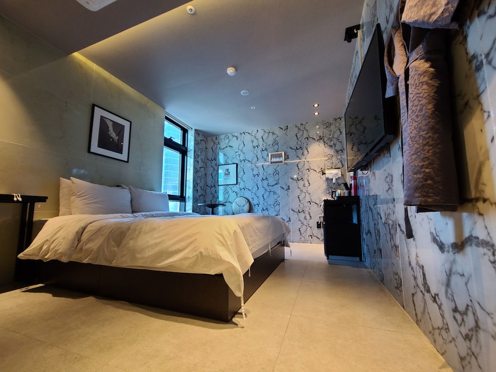 Deluxe Room - Photo 4