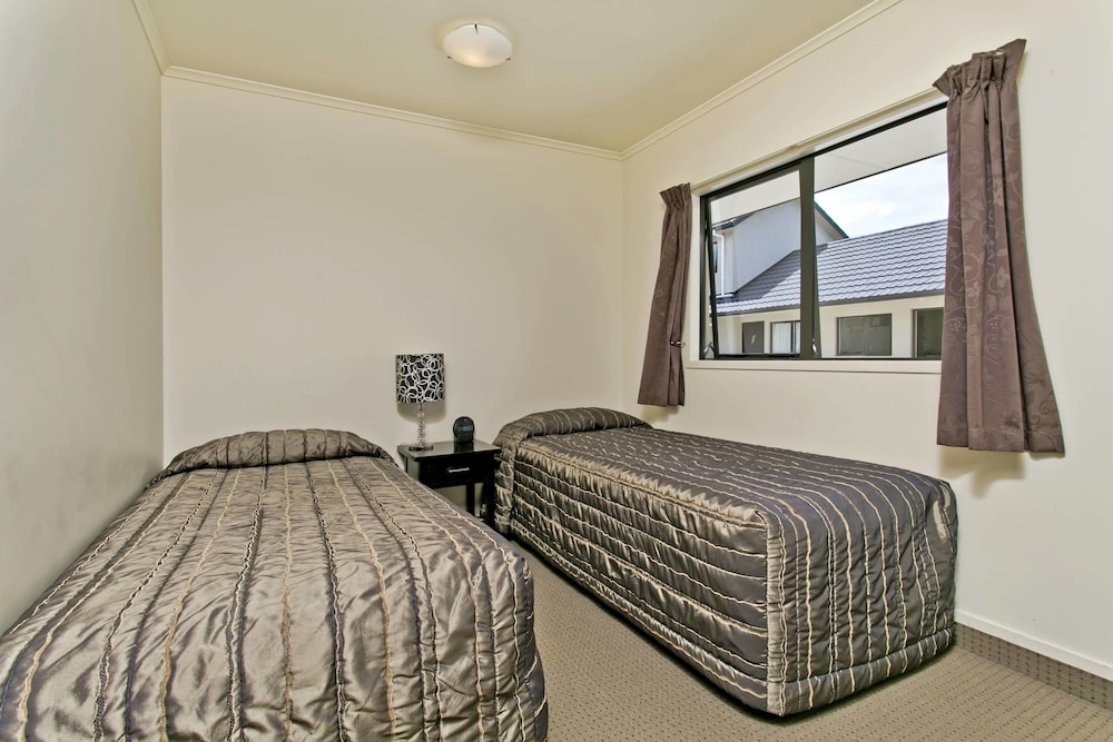 Family Suite, 2 Bedrooms, Jetted Tub, Courtyard Area photo 3
