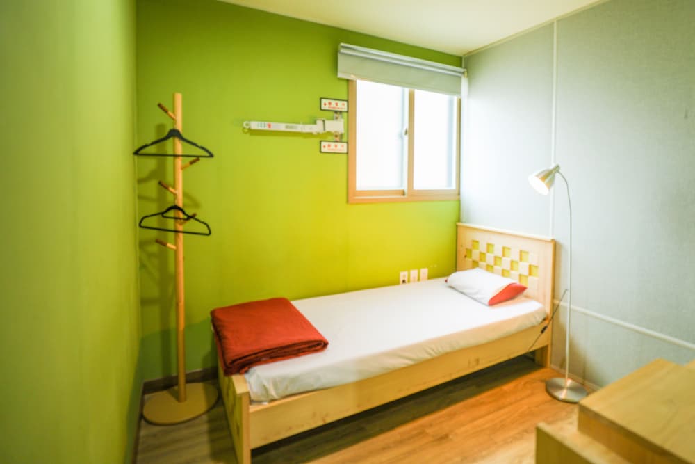 Standard Single Room, Shared Bathroom (407) photo 1